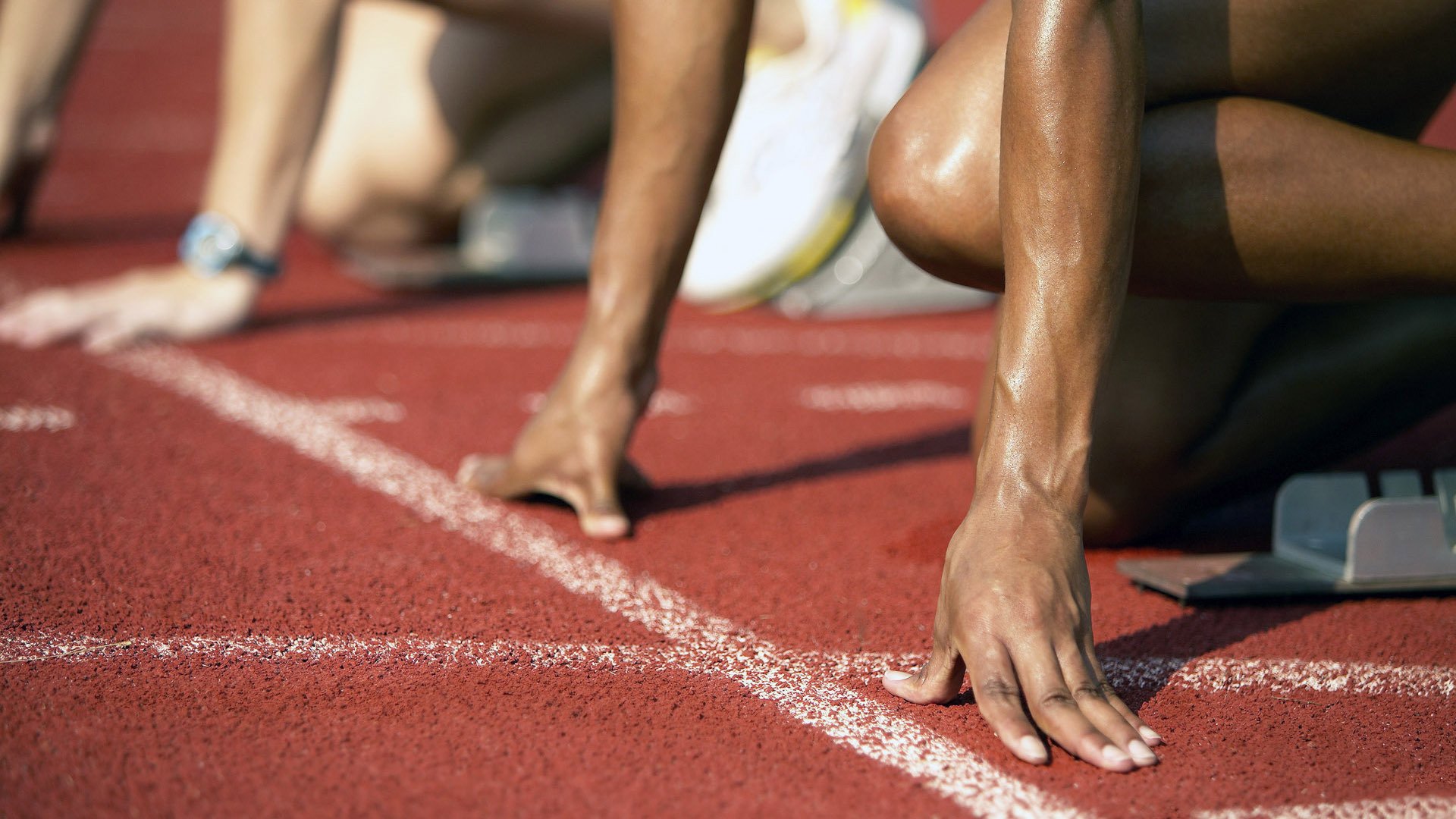 张伟丽身穿中国红亮相比赛现场,张伟丽首回合遭tko 丢掉金腰带